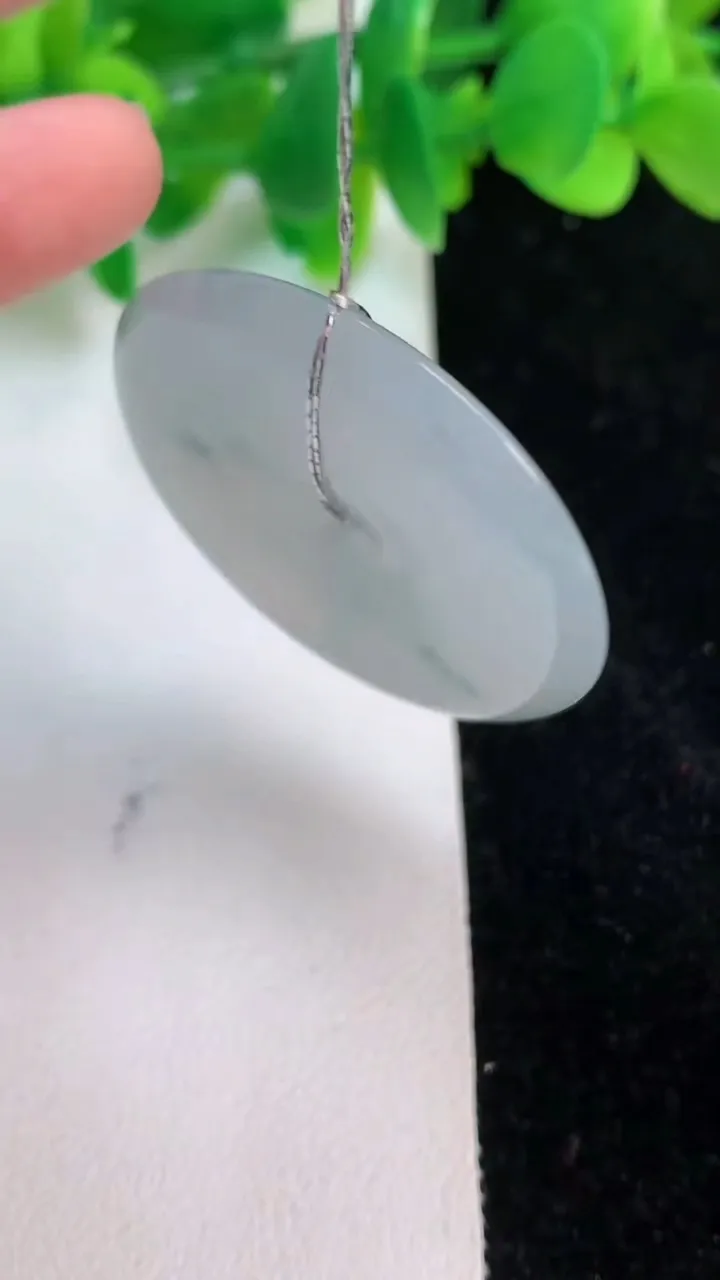 天然A货翡翠种飘花平安扣吊坠，尺寸37.3-6，重量:17.39g
6月19日