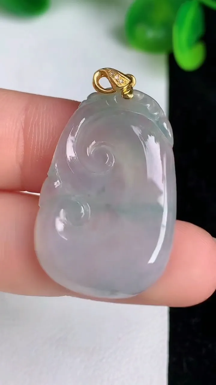 天然A货翡翠如意吊坠，尺寸30.2-20.6-4.1，重:5.50g
6月19日