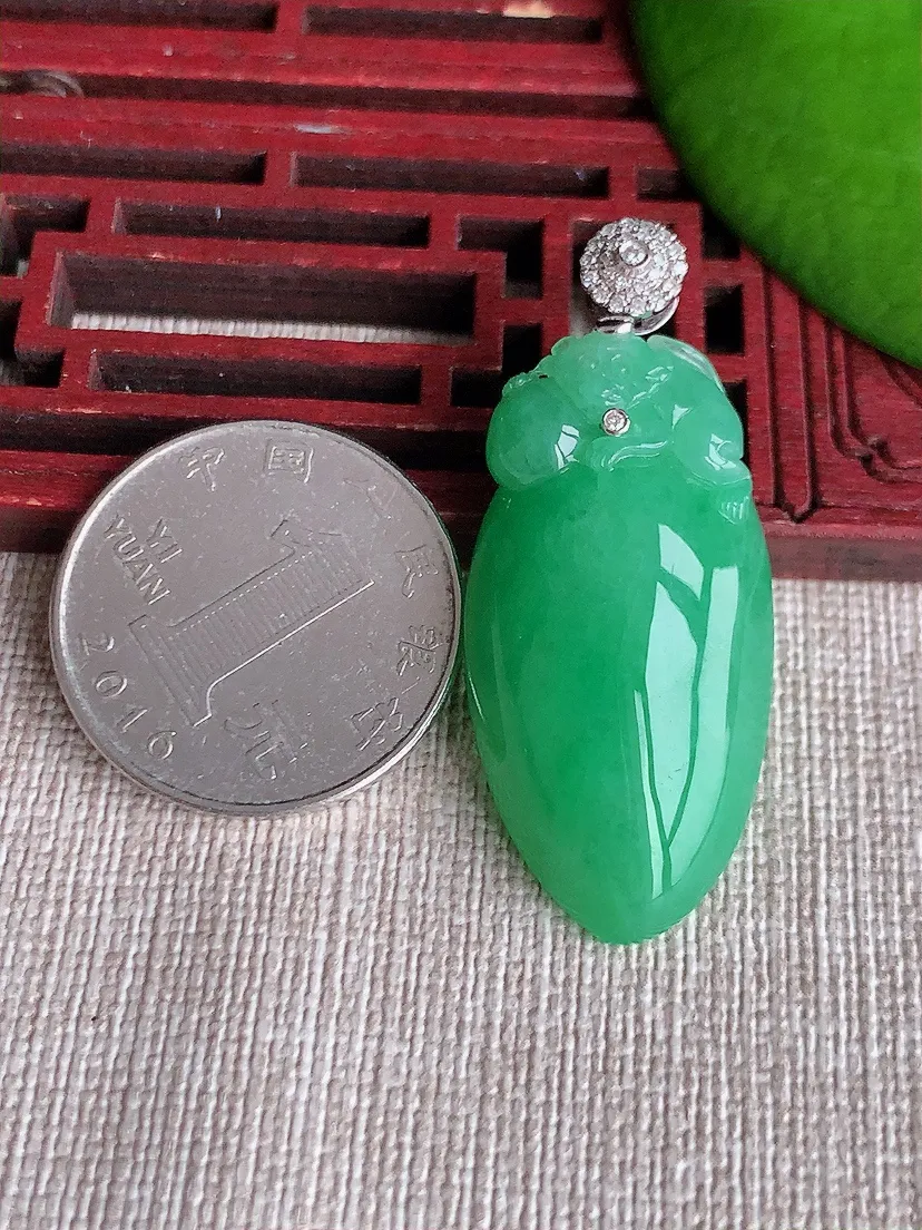 天然A货翡翠18K金伴满绿福瓜吊坠 尺寸42.7×36.3×18.3×10.7m量12.58g 0618