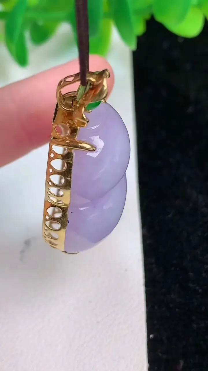 天然A货翡翠18k金紫罗兰葫芦吊坠，尺寸32-24-13，重量:16.38g
6月19日