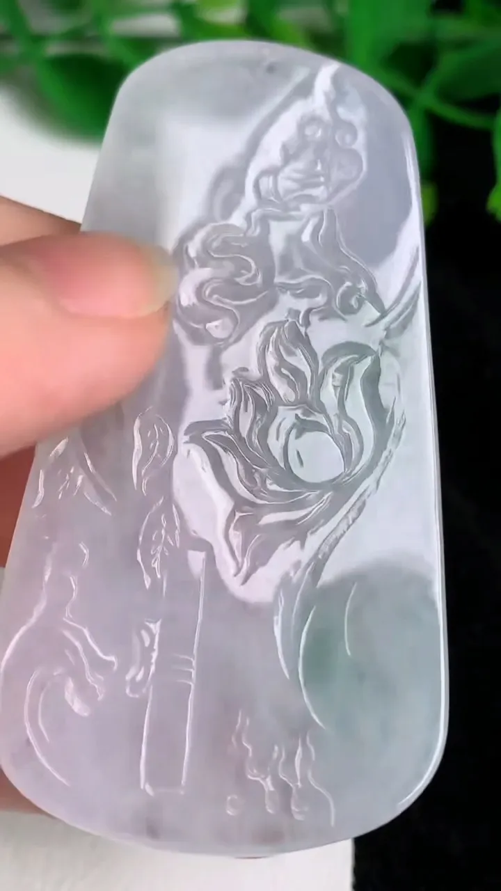 天然A货翡翠普贤菩萨吊坠，尺寸65-34.8-5，重量:22.20g
6月19日