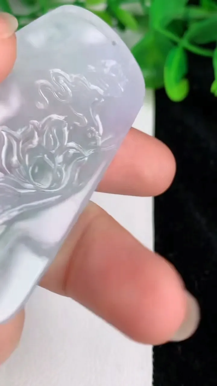 天然A货翡翠普贤菩萨吊坠，尺寸65-34.8-5，重量:22.20g
6月19日