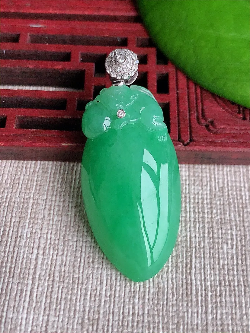 天然A货翡翠18K金伴满绿福瓜吊坠 尺寸42.7×36.3×18.3×10.7m量12.58g 0618