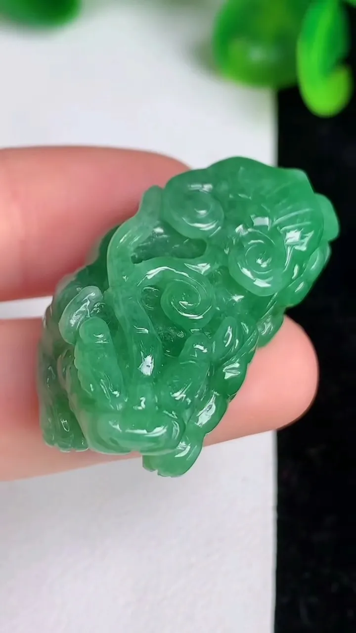 天然A货翡翠貔貅吊坠，尺寸34-18.2-12，重量:17.12g
6月19日