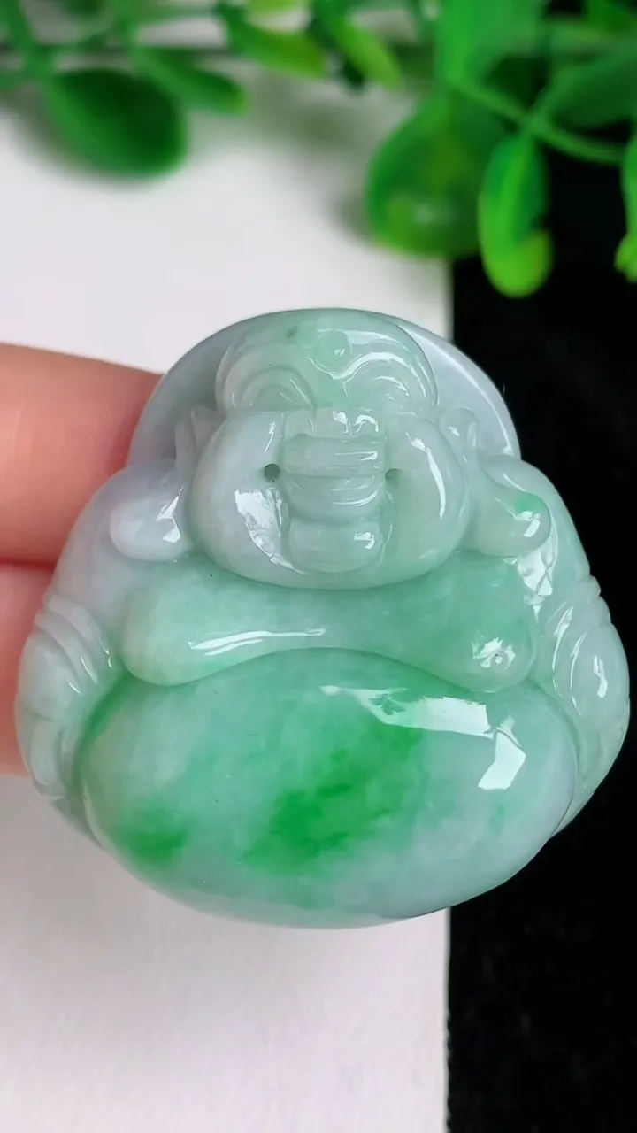 天然A货翡翠佛公吊坠，尺寸42-41.4-12.6，重量:38.00g
6月19日