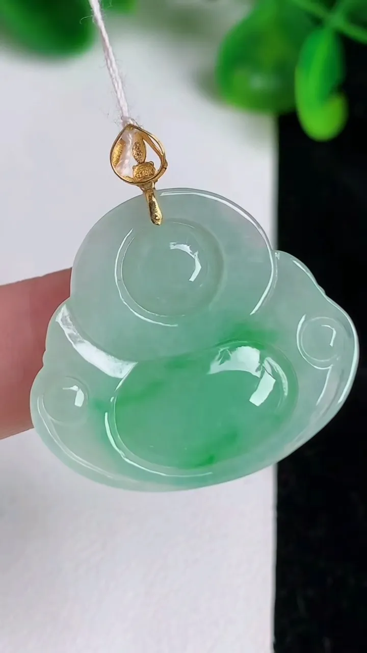 天然A货翡翠佛公吊坠，尺寸25.5-28.4-6，重量:6.26g
6月19日