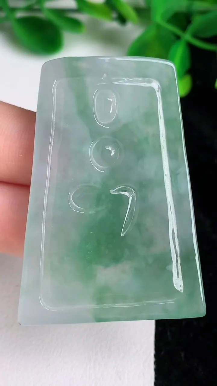 天然A货翡翠普贤菩萨吊坠，尺寸51.5-36-4.7，重量:20.00g
6月19日