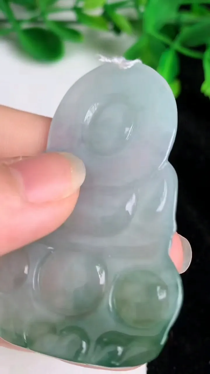 天然A货翡翠观音菩萨吊坠，尺寸58-37.8-6，重量:24.00g
6月19日