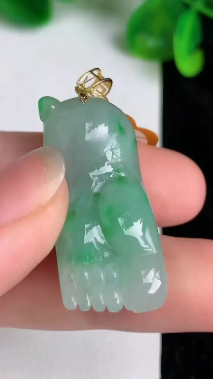 天然A货翡翠知足常乐吊坠，尺寸34.8-14.5-11.4，重量:11.24g
6月19日