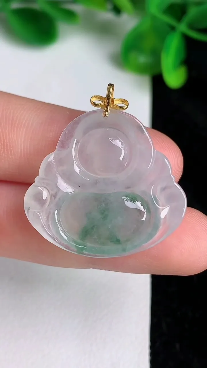 天然A货翡翠种飘花佛公吊坠，尺寸25.7-28.3-5，重量:5.44g
6月19日