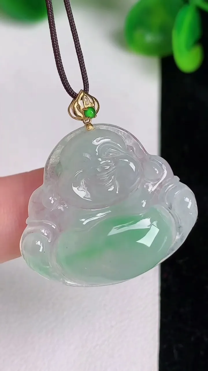 天然A货翡翠佛公吊坠，尺寸26.2-29.7-4.8，重量:5.86g
6月19日