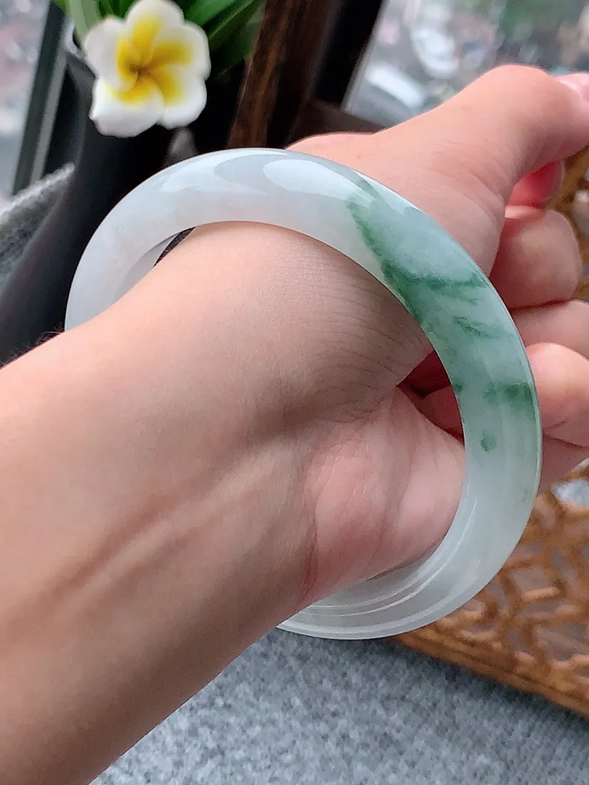 天然A货翡翠飘花正装正圈手镯61-62大圈口尺寸61×11.8×8.5mm 重量65.14g 0617