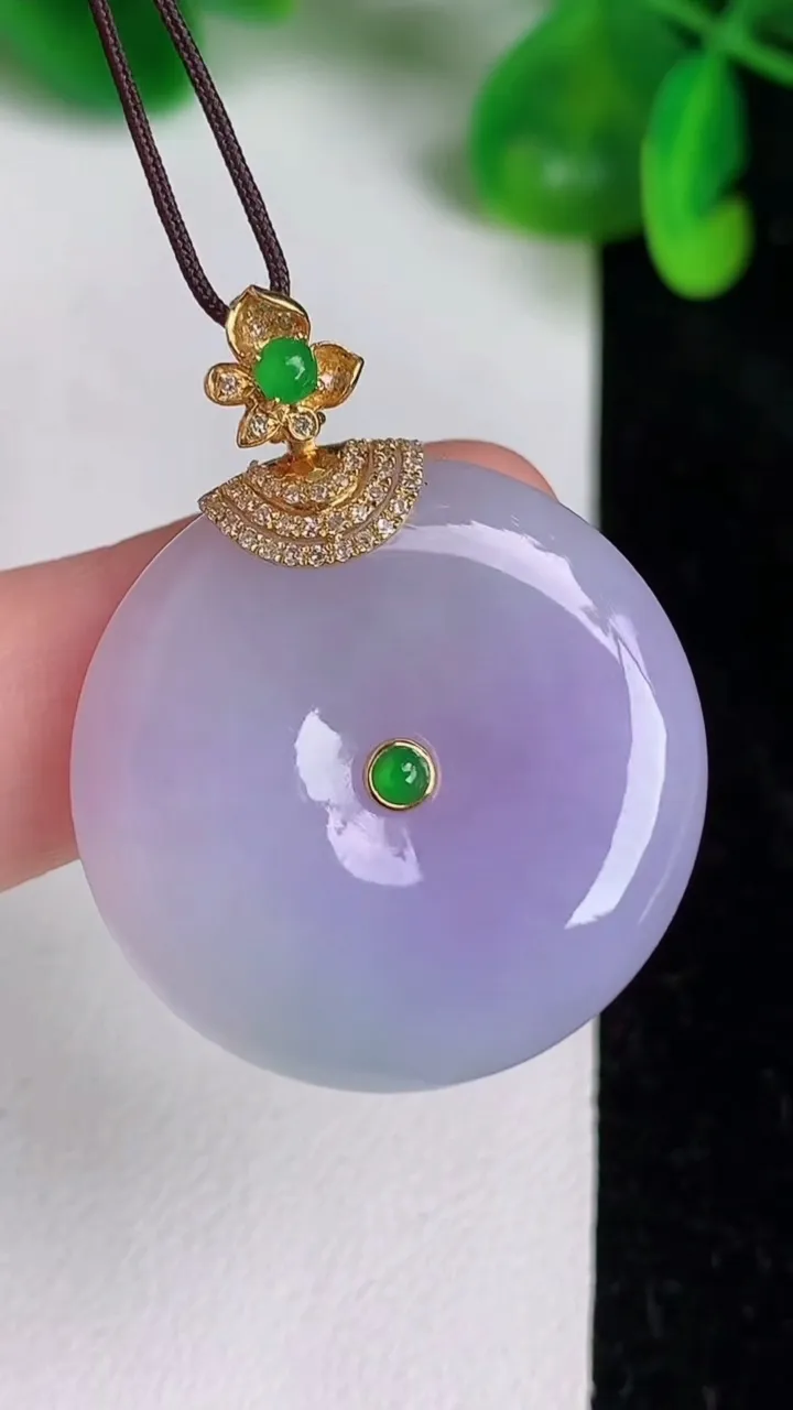 天然A货翡翠18k金紫罗兰平安扣吊坠，尺寸28-5.8，重量:11.03g
6月19日