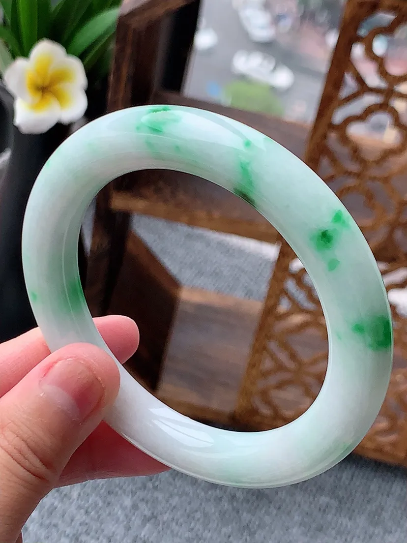 天然A货翡翠冰润飘阳绿圆条手镯58-59圈口 尺寸58×10.3m量67.50g 0617