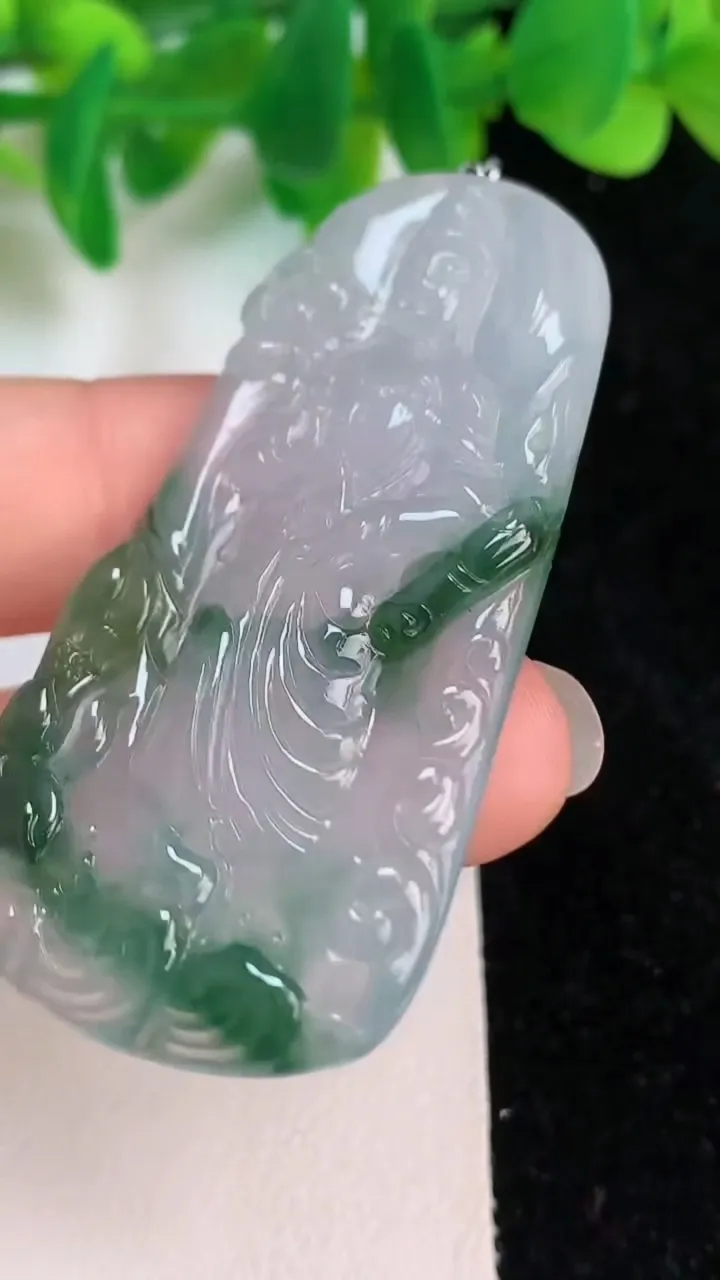 天然A货翡翠大势至观音菩萨吊坠，尺寸53.6-28.4-4.3，重量:15.63g
6月19日