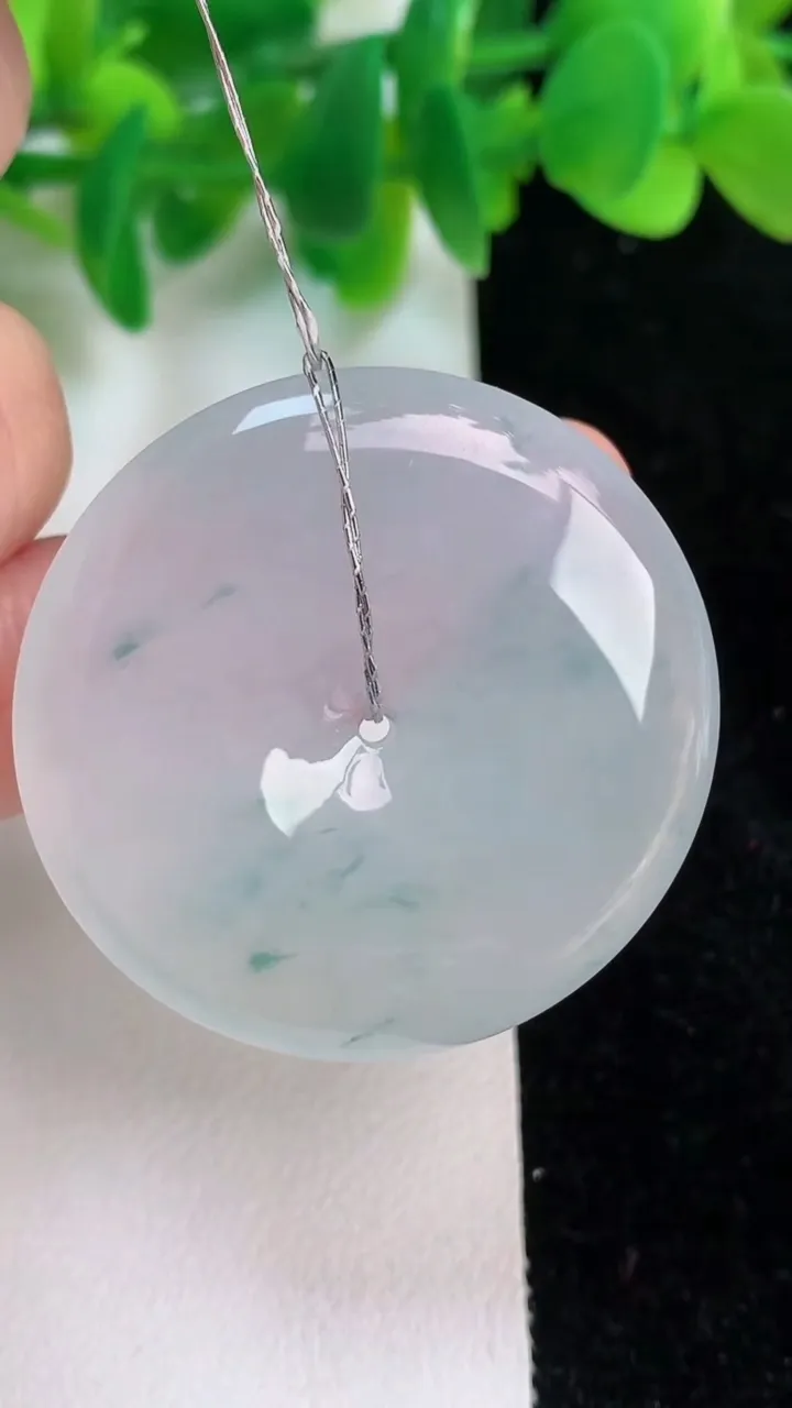 天然A货翡翠种飘花平安扣吊坠，尺寸37.3-6，重量:17.39g
6月19日