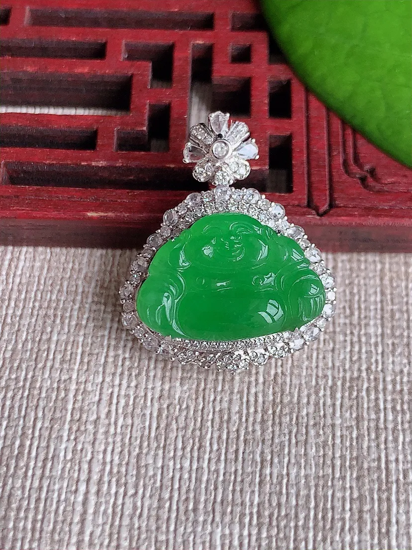 天然A货翡翠18K金伴阳绿佛公吊坠尺寸25.8×21×9裸石11.8×18m量4.73g 0619