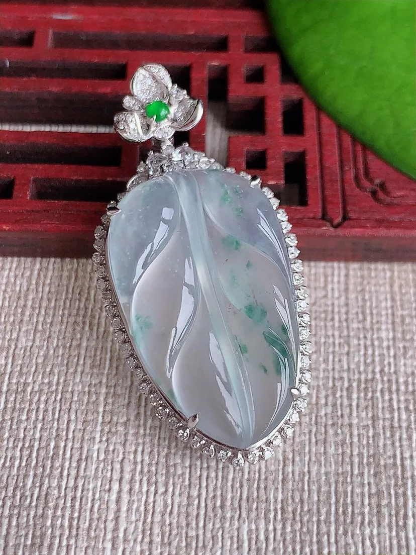 天然A货翡翠18K金伴飘花叶子金枝玉叶吊坠 尺寸43.3×20.5×9.2裸石29×17.5m量7.06g 0619