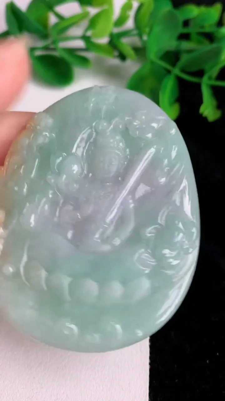 天然A货翡翠文殊菩萨吊坠，尺寸66.4-50.8-5.3，重量:39.42g
6月20日