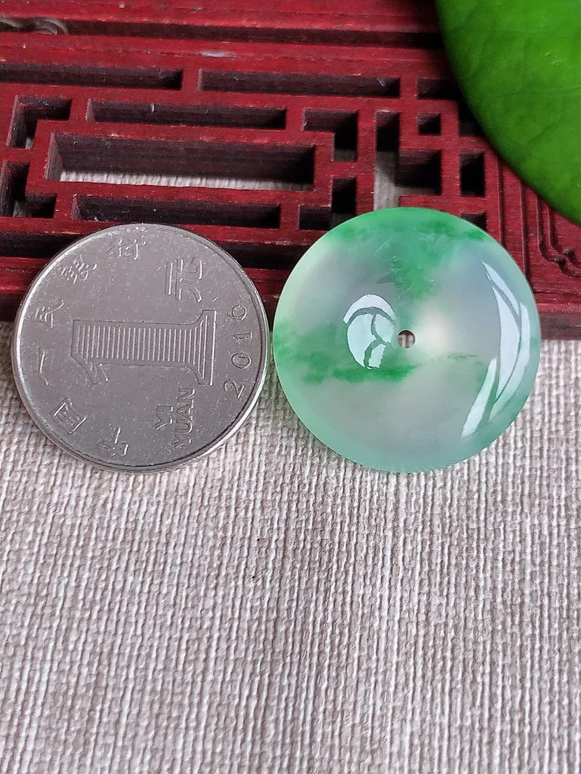 天然A货翡翠飘绿平安扣吊坠 尺寸25.4×5.8m量8.00g 0619