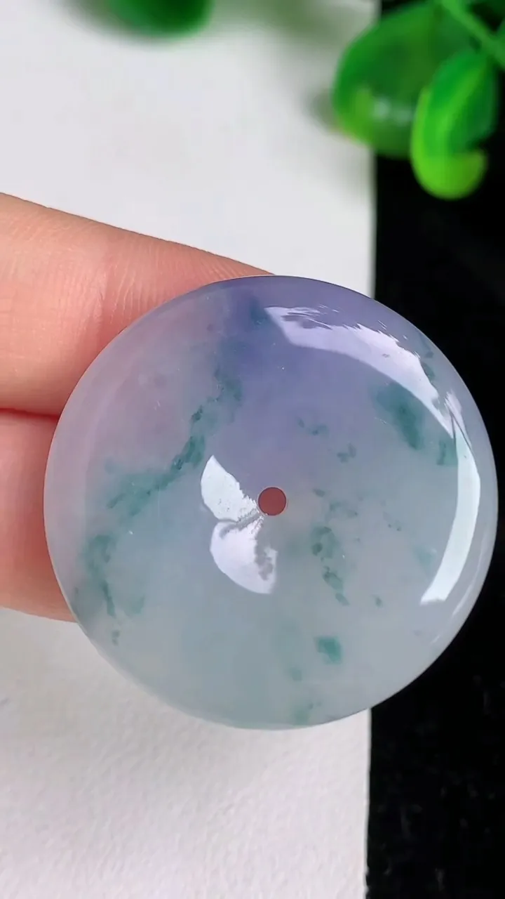 天然A货翡翠种紫罗兰飘花平安扣吊坠，尺寸32.8-6，重量:14.00g
6月20日