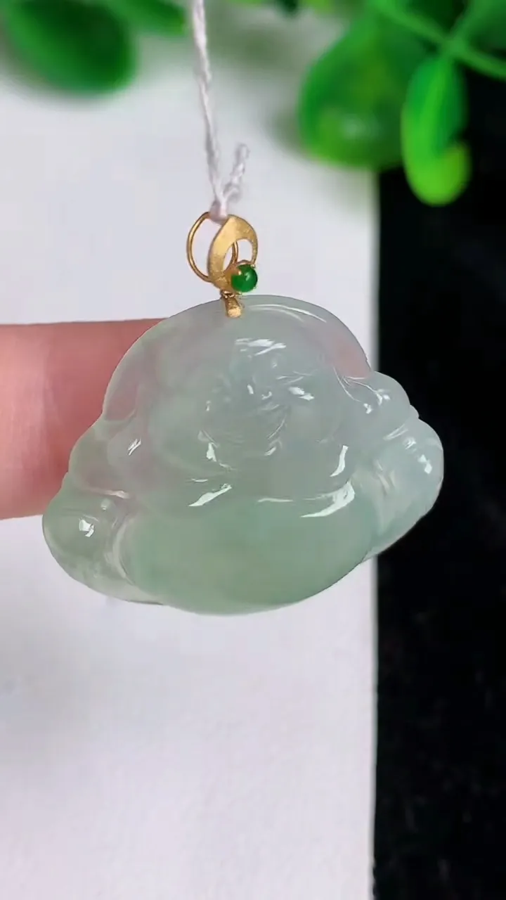 天然A货翡翠佛公吊坠，尺寸25.2-28.3-5.6，重量5.75g
6月20日