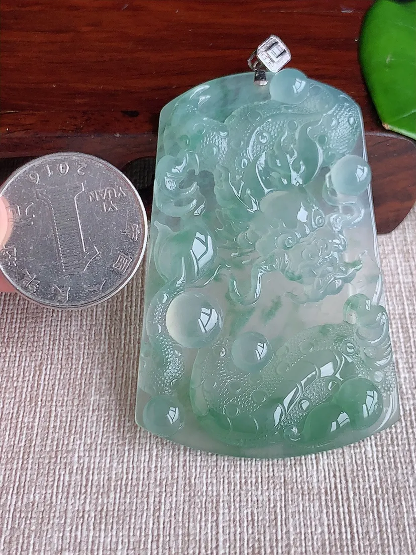 天然A货翡翠18K金伴飘花龙牌吊坠尺寸70.3×62.4×40.5×6.5m量31.89g 0619