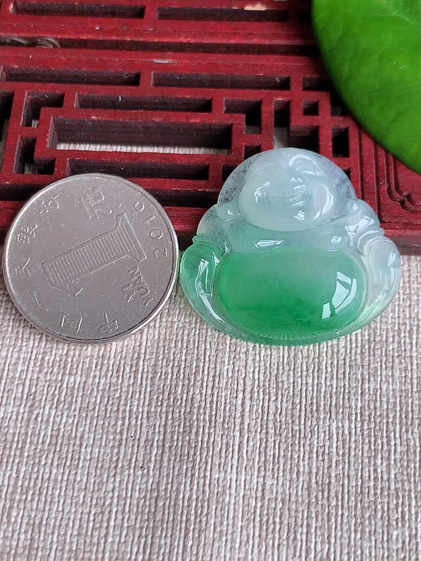 天然A货翡翠飘绿佛公吊坠尺寸28.6×31×5.8m量8.40g 0619
