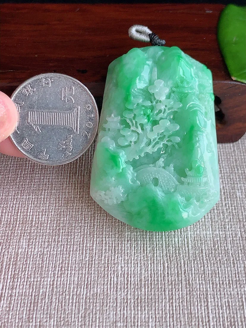 天然A货翡翠冰润飘绿意境山水牌吊坠 尺寸49.5×34.4×12m量46.97g 0620