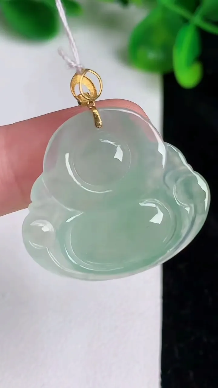 天然A货翡翠佛公吊坠，尺寸25.2-28.3-5.6，重量5.75g
6月20日