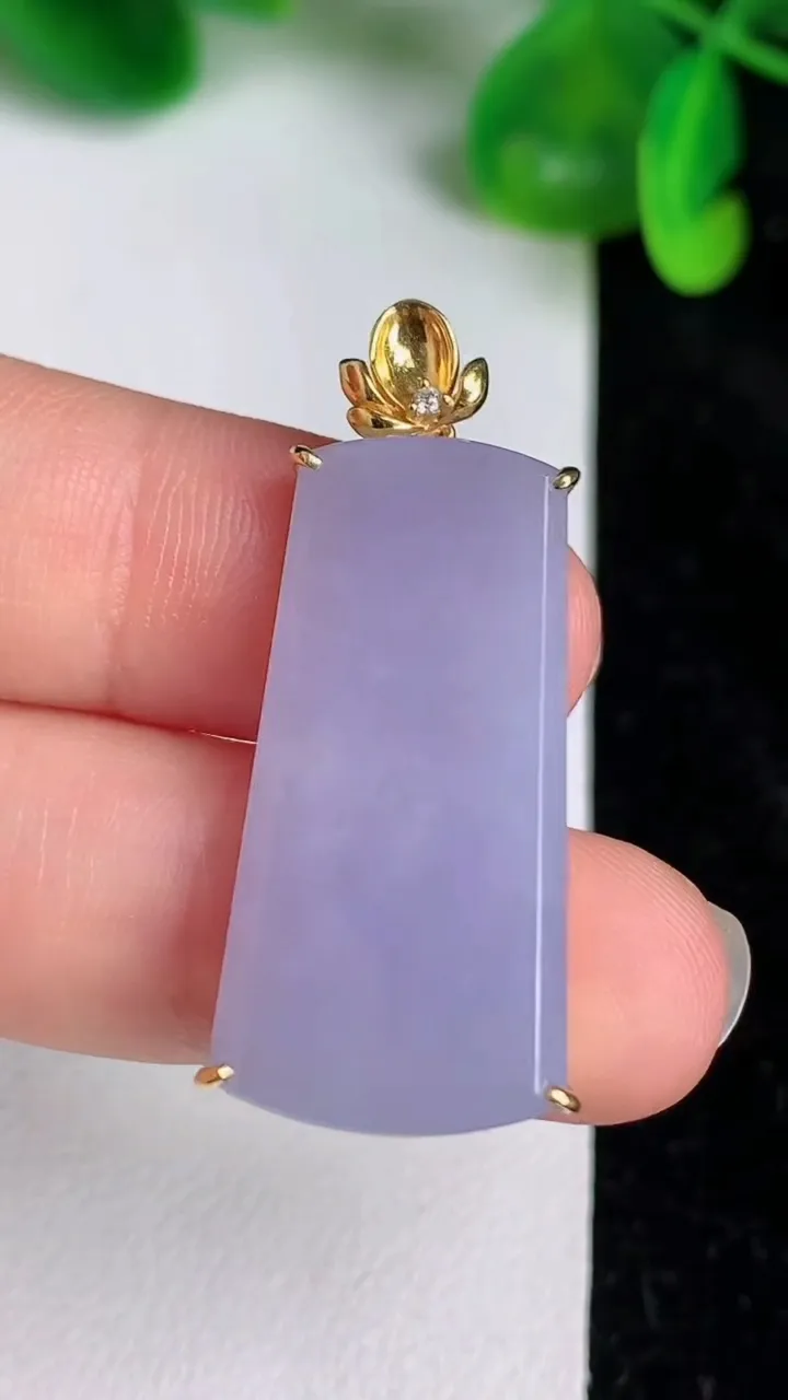 天然A货翡翠18k金紫罗兰无事牌吊坠，尺寸29.6-16.3-4.4，重量:5.08g
6月20日