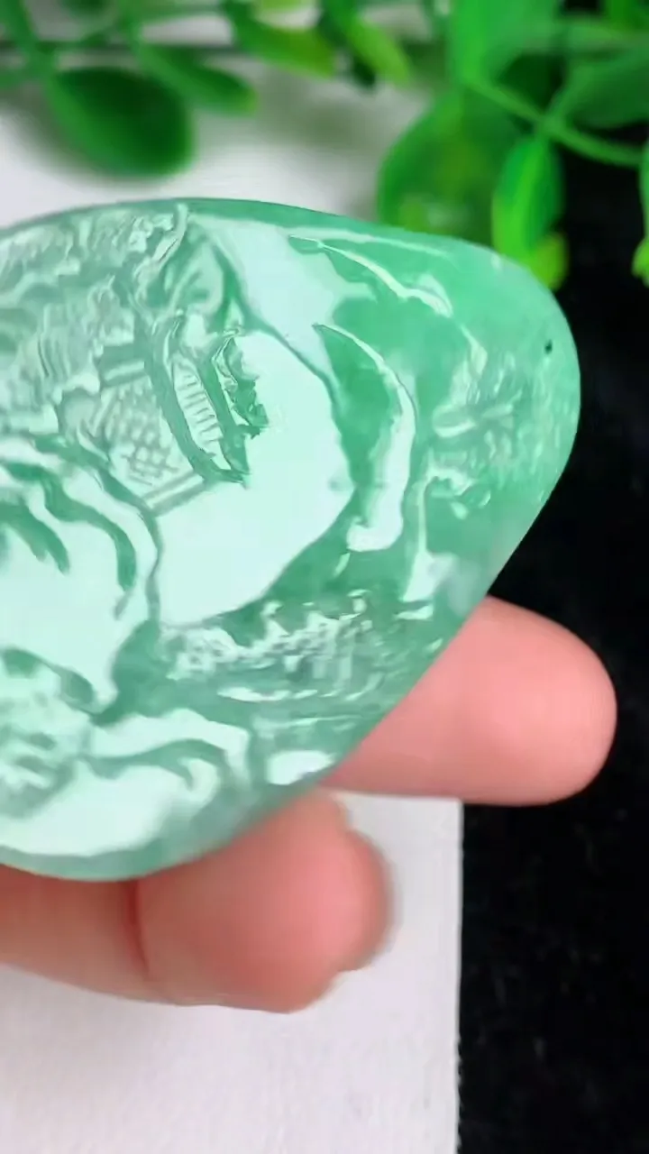 天然A货翡翠山水牌吊坠，尺寸54.2-38-8.2，重量:33.23g
6月20日