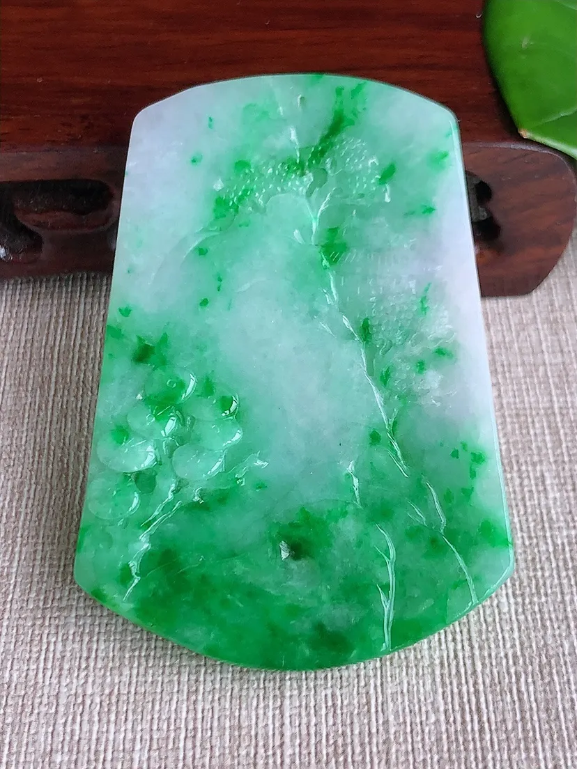 天然A货翡翠飘阳绿意境山水牌吊坠 尺寸64.2×44.2×6.5m量43.82g 0619