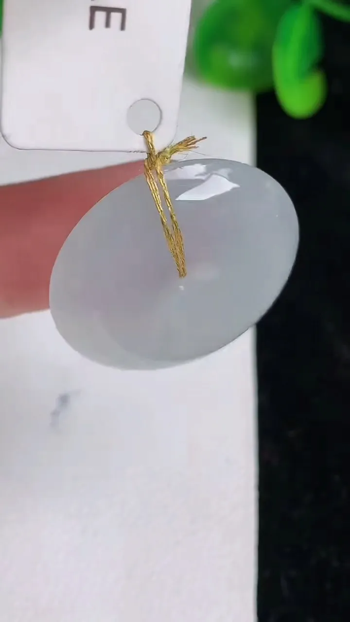 天然A货翡翠飘花平安扣吊坠，尺寸25.2-5.8，重量:7.71g
6月20日