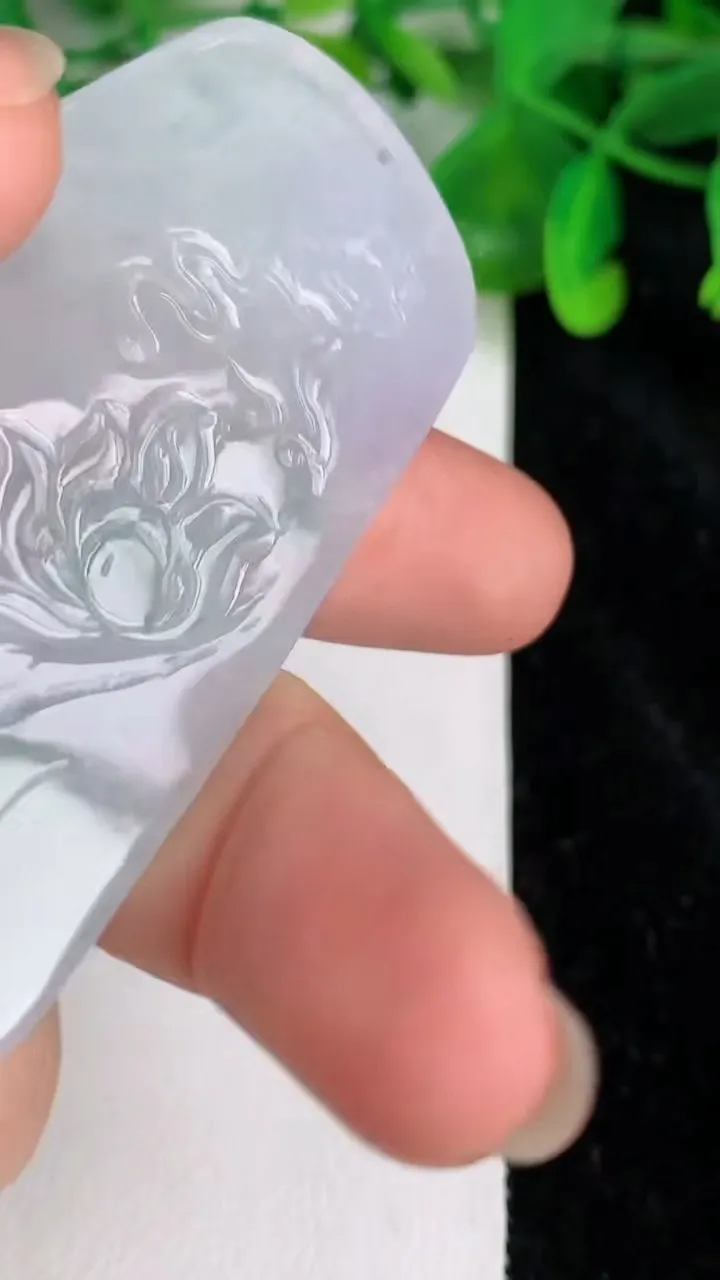 天然A货翡翠普贤菩萨吊坠，尺寸65-34.8-5，重量:22.20g
6月20日