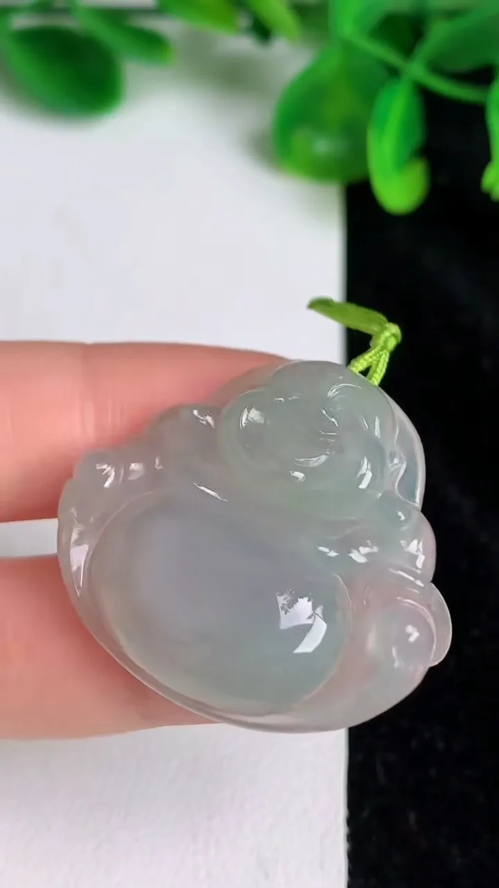 天然A货翡翠冰种飘花佛公吊坠，尺寸30-33-6，重量:8.48g
6月20日