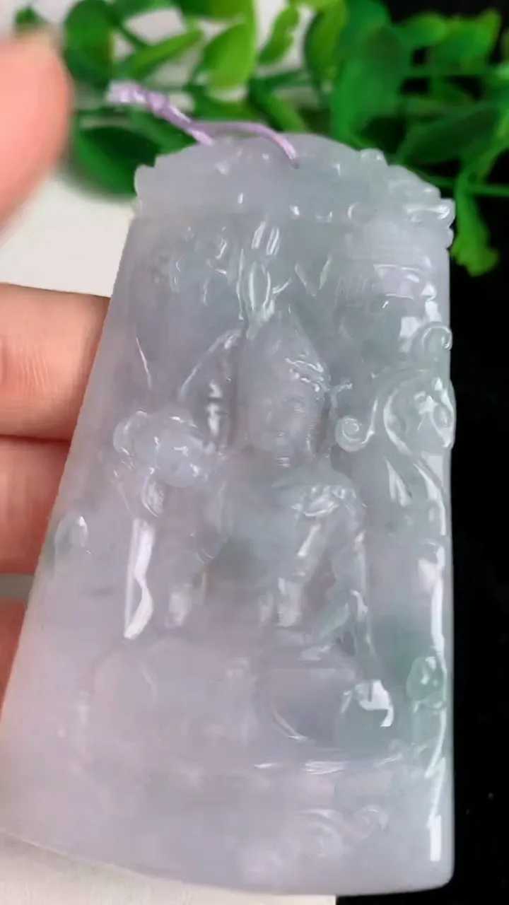 天然A货翡翠大势至菩萨吊坠，尺寸78-45.2-5.7，重量:45.86g
6月20日