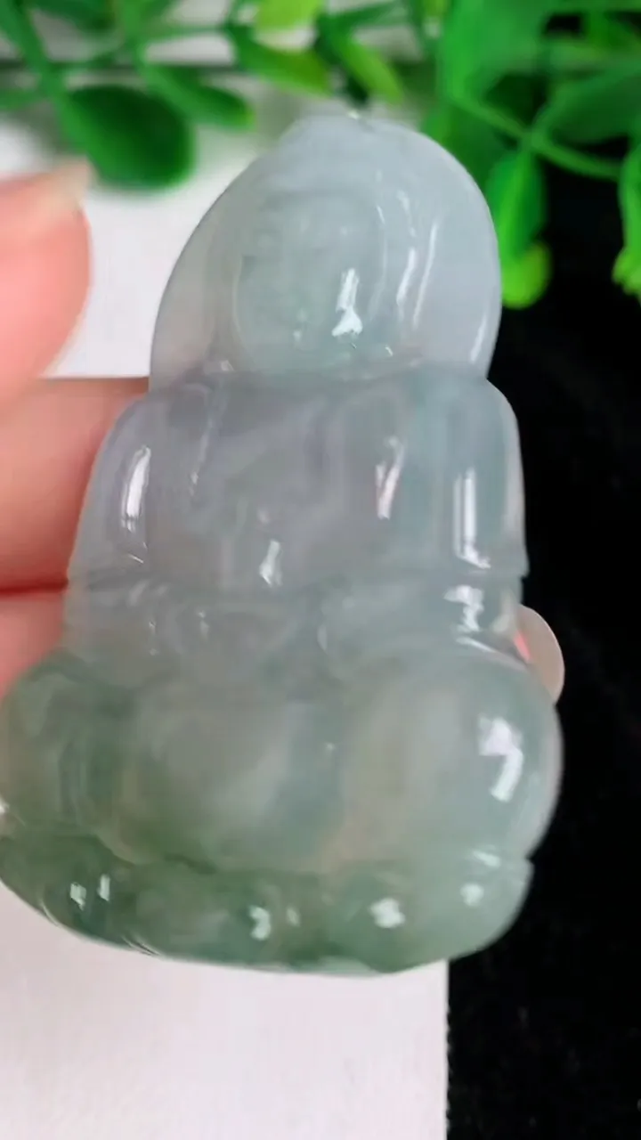 天然A货翡翠观音菩萨吊坠，尺寸58-37.8-6，重量:24.00g
6月20日
