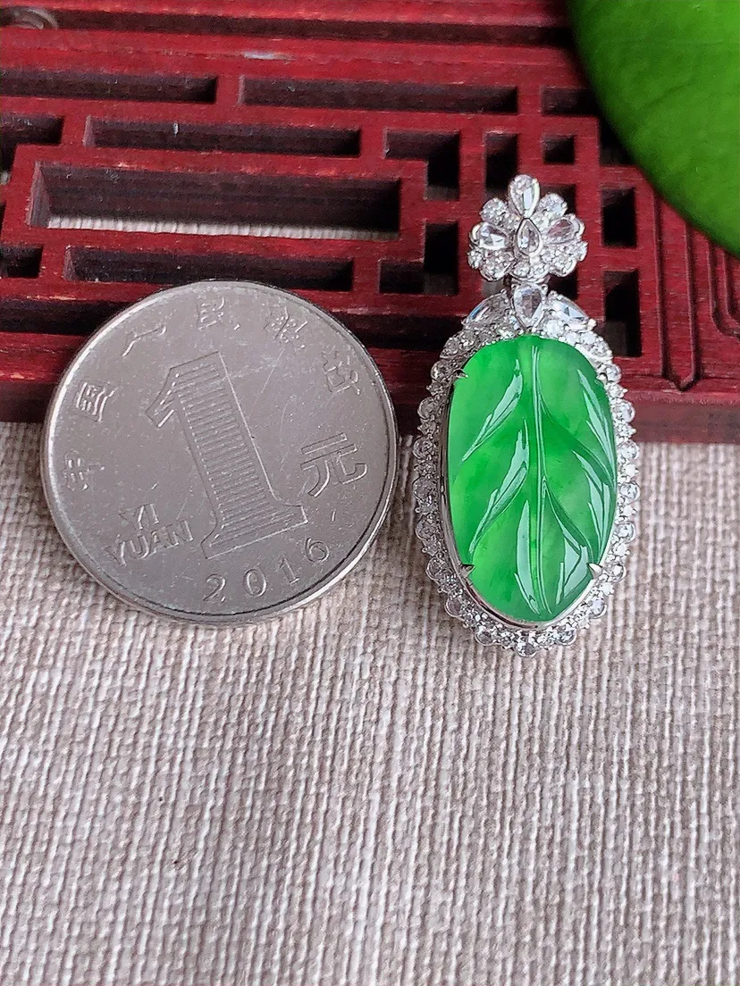 天然A货翡翠18K金伴阳绿叶子金枝玉叶吊坠尺寸32.6×15.3×9.5裸石18.7×11m量5.16g 0619