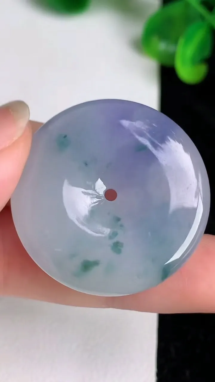 天然A货翡翠种紫罗兰飘花平安扣吊坠，尺寸32.8-6，重量:14.00g
6月20日