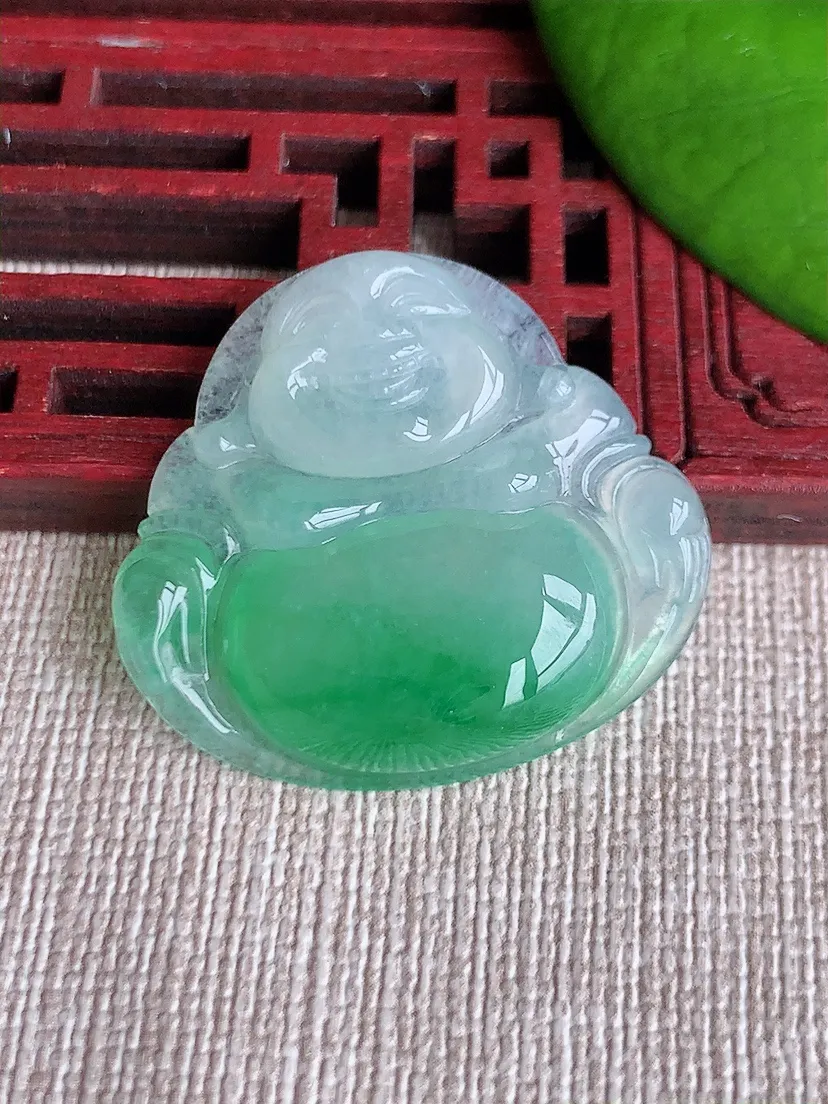 天然A货翡翠飘绿佛公吊坠尺寸28.6×31×5.8m量8.40g 0619