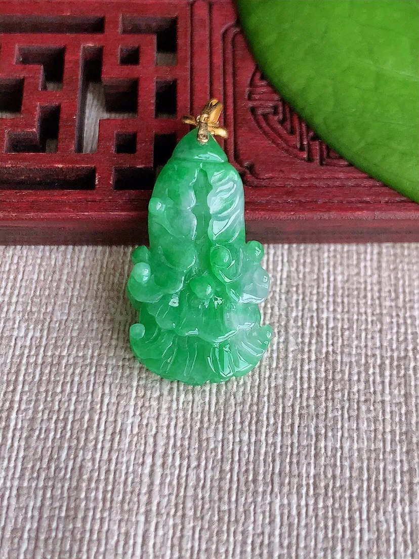 天然A货翡翠18K金扣头满绿白菜吊坠 尺寸26.2×15×5.4m量3.08g 0620