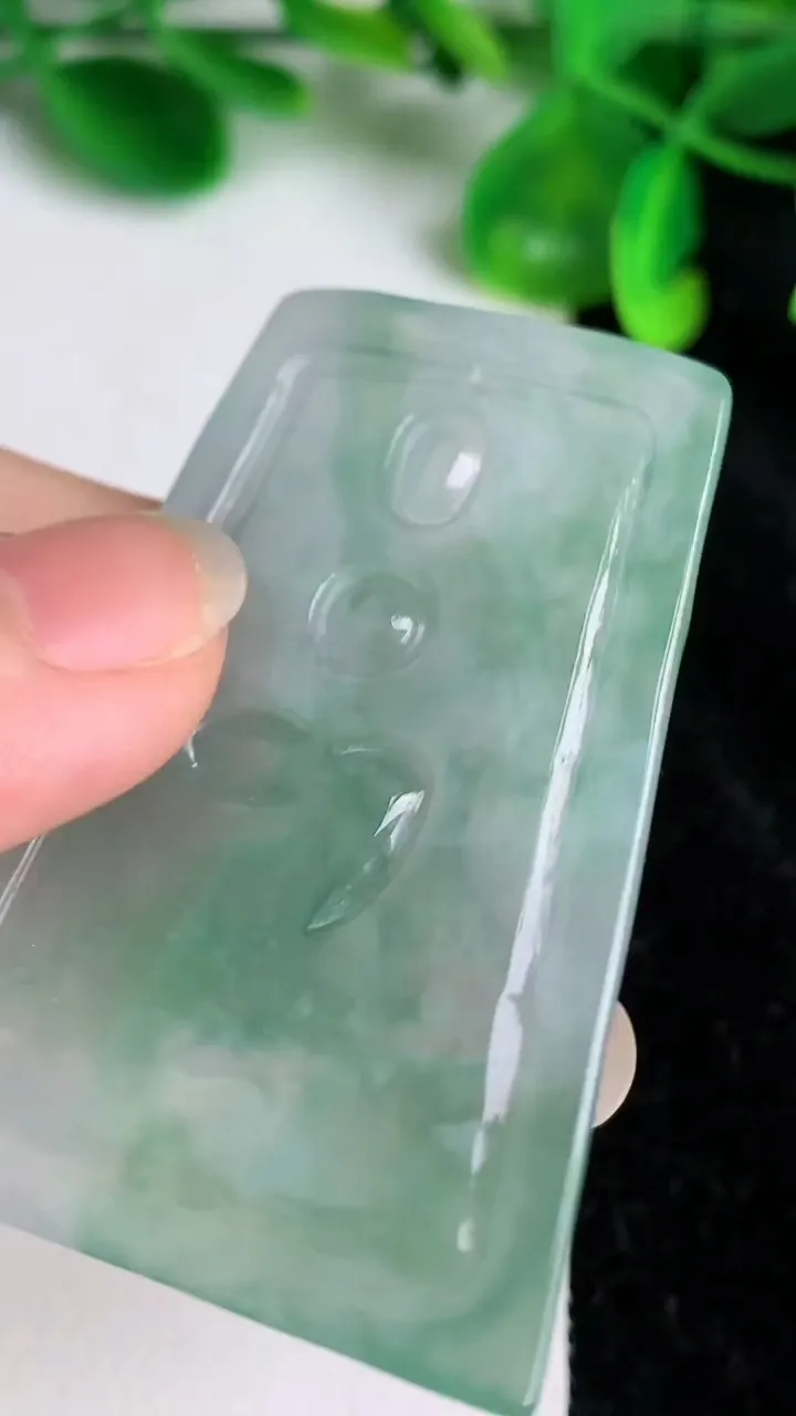 天然A货翡翠普贤菩萨吊坠，尺寸51.5-36-4.7，重量:20.00g
6月20日