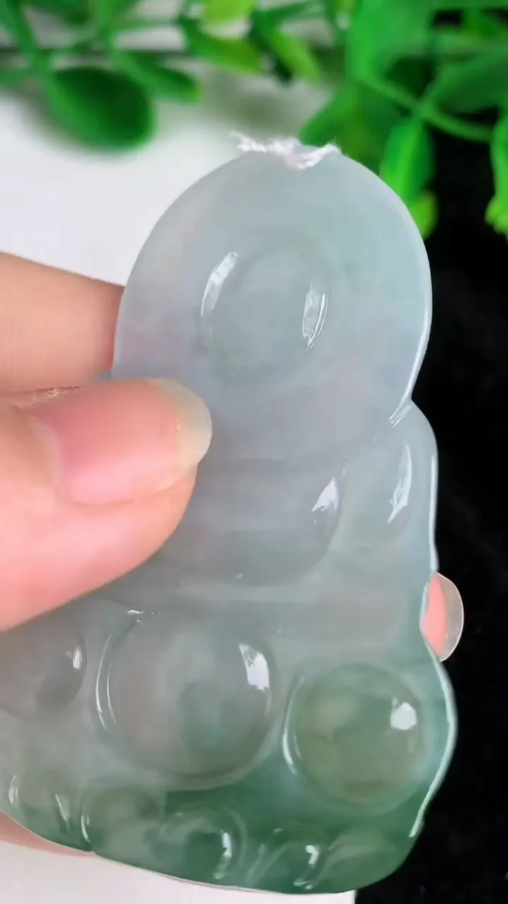 天然A货翡翠观音菩萨吊坠，尺寸58-37.8-6，重量:24.00g
6月20日