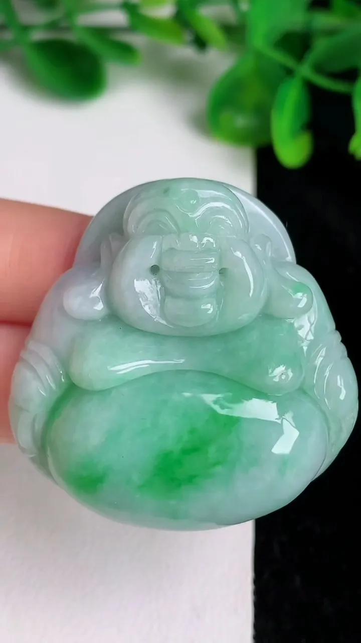 天然A货翡翠佛公吊坠，尺寸42-41.4-12.6，重量:38.00g
6月20日
