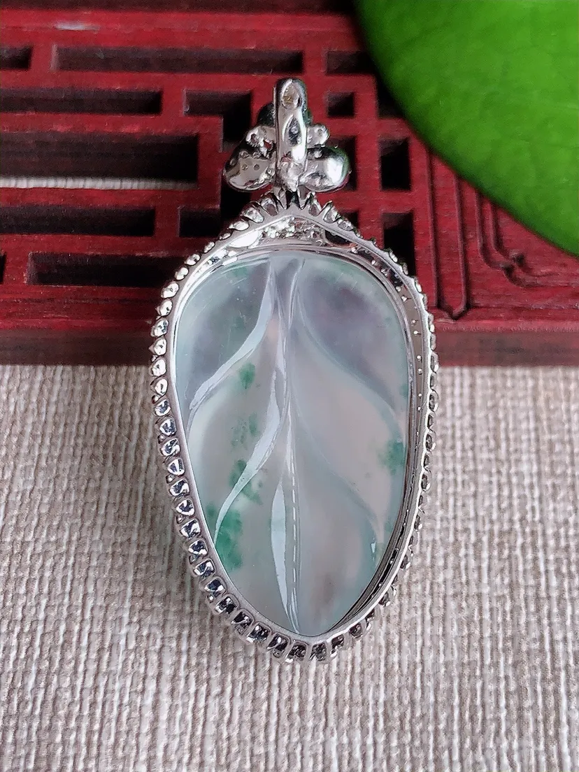 天然A货翡翠18K金伴飘花叶子金枝玉叶吊坠 尺寸43.3×20.5×9.2裸石29×17.5m量7.
