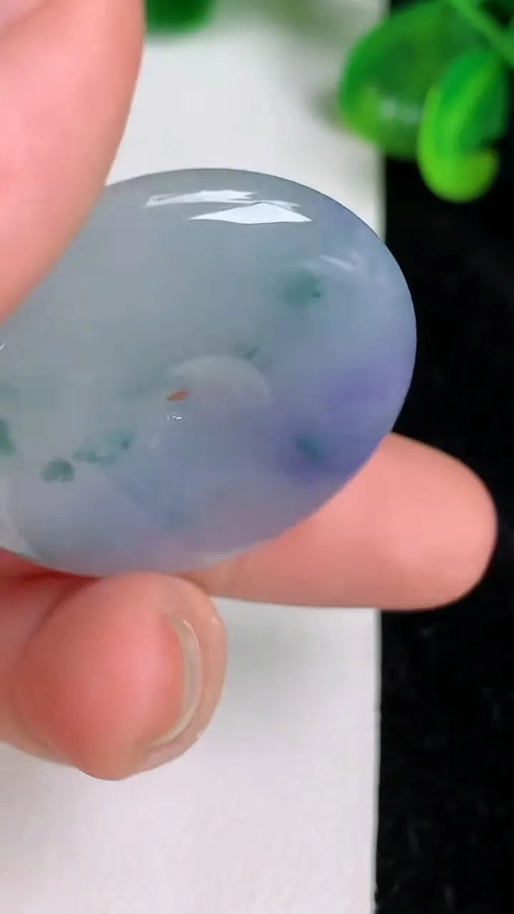 天然A货翡翠种紫罗兰飘花平安扣吊坠，尺寸32.8-6，重量:14.00g
6月20日