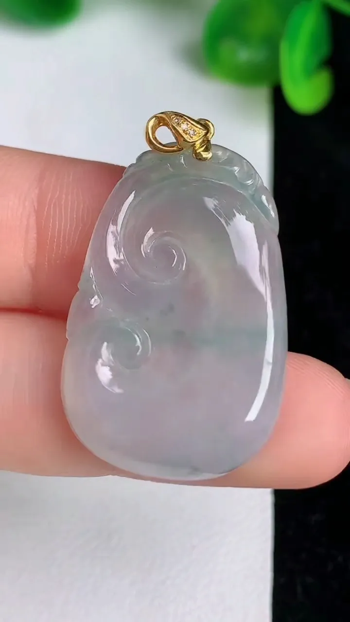 天然A货翡翠如意吊坠，尺寸30.2-20.6-4.1，重:5.50g
6月20日
