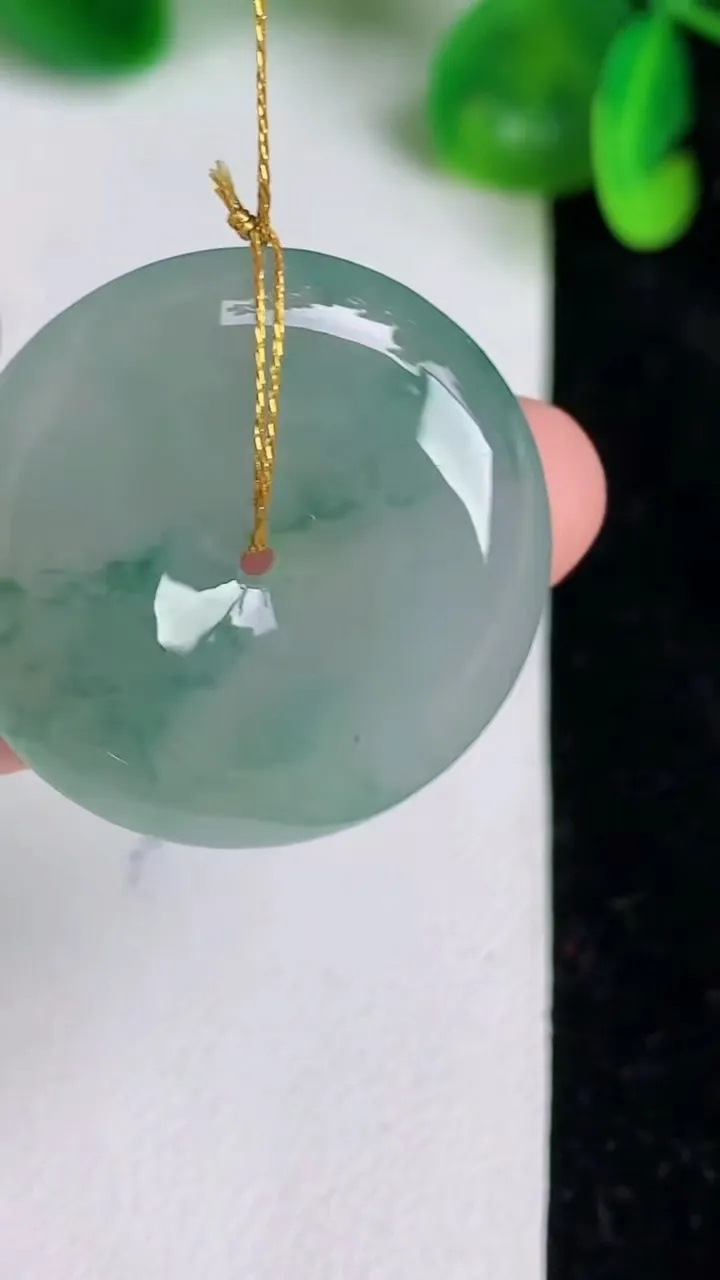 天然A货翡翠飘花平安扣吊坠，尺寸27-5.4，重量:8.70g
6月20日