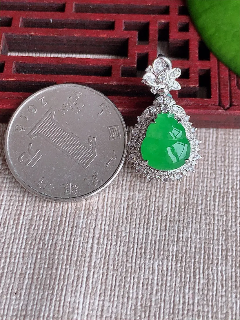 天然A货翡翠18K金伴阳绿葫芦吊坠尺寸25.5×14.6×10裸石10.6×9.2m量3.67g 0619